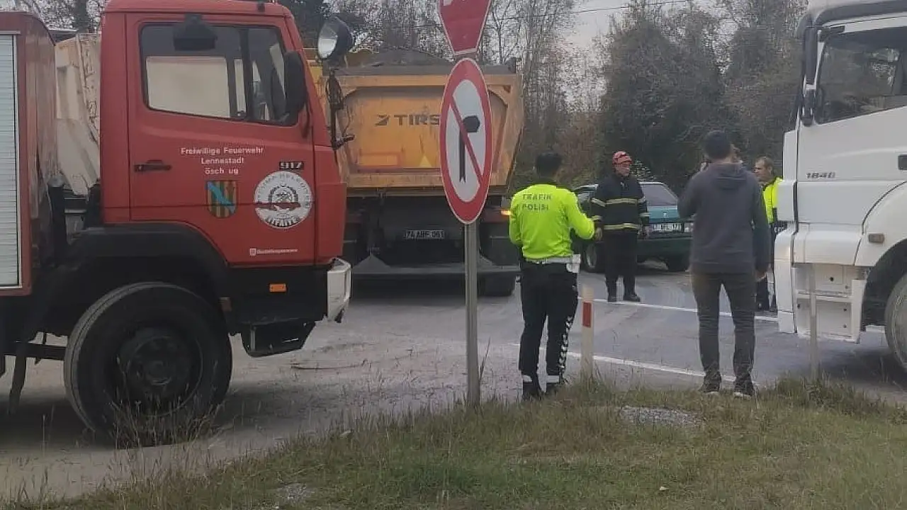 Çaycuma'da tırın otomobile çarpması sonucu bir kişi yaralandı.