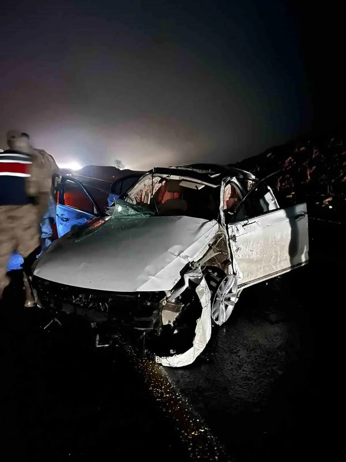 Diyarbakır'da trafik kazası: 1 kişi hayatını kaybetti, 1 kişi yaralandı.