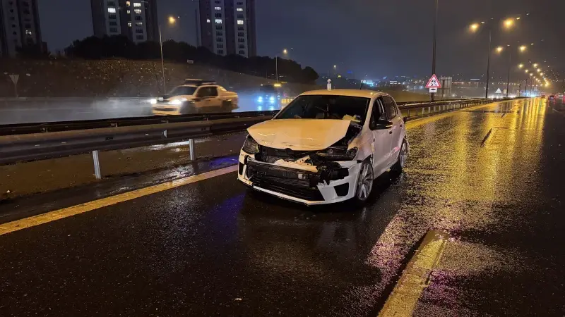 Kağıthane'de zincirleme kaza: İki yaralı var.