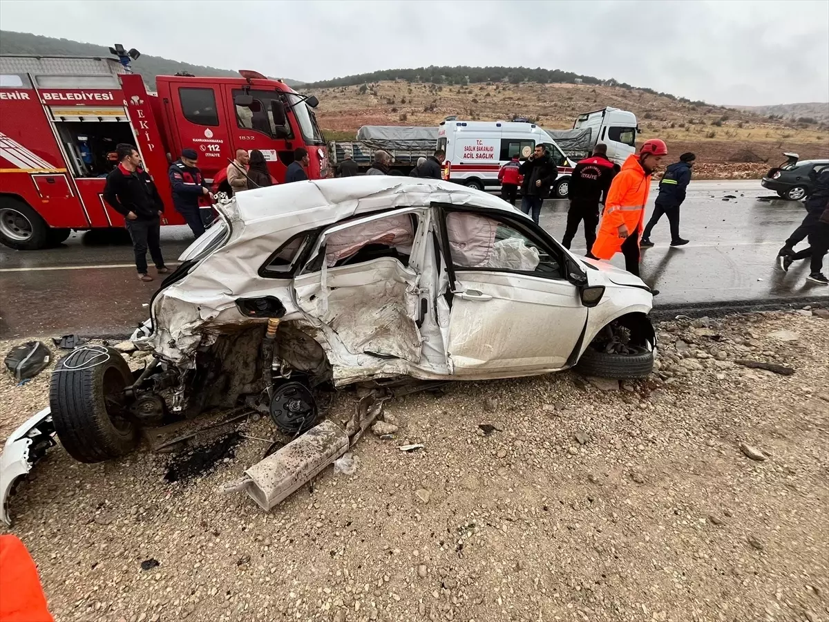 Kahramanmaraş'ta Kaza: 1 Kişi Hayatını Kaybetti, 2 Kişi Yaralandı.