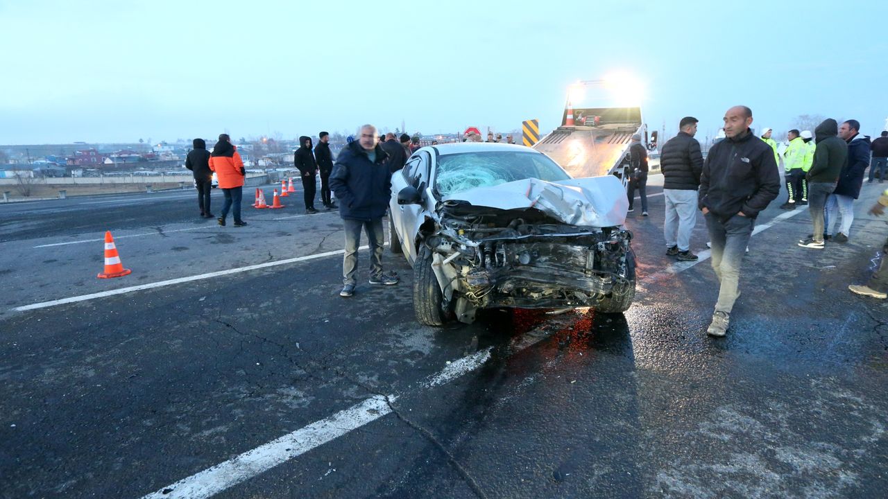 Kars'ta meydana gelen trafik kazasında 6 kişi yaralandı.