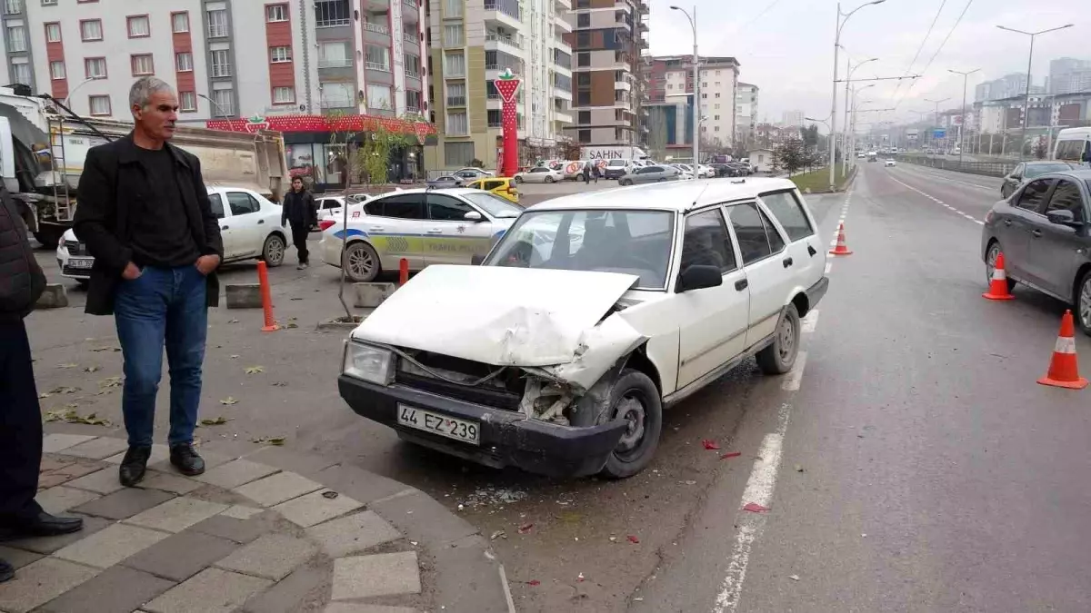 Malatya'da Trafik Kazası Sonucu 2 Kişi Yaralandı.