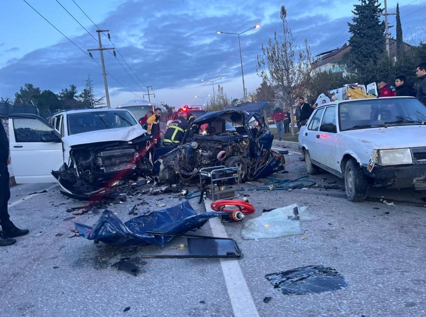 Sabah erken saatlerde meydana gelen trajik olay: 2 kişi hayatını kaybetti, 3 kişi yaralandı.