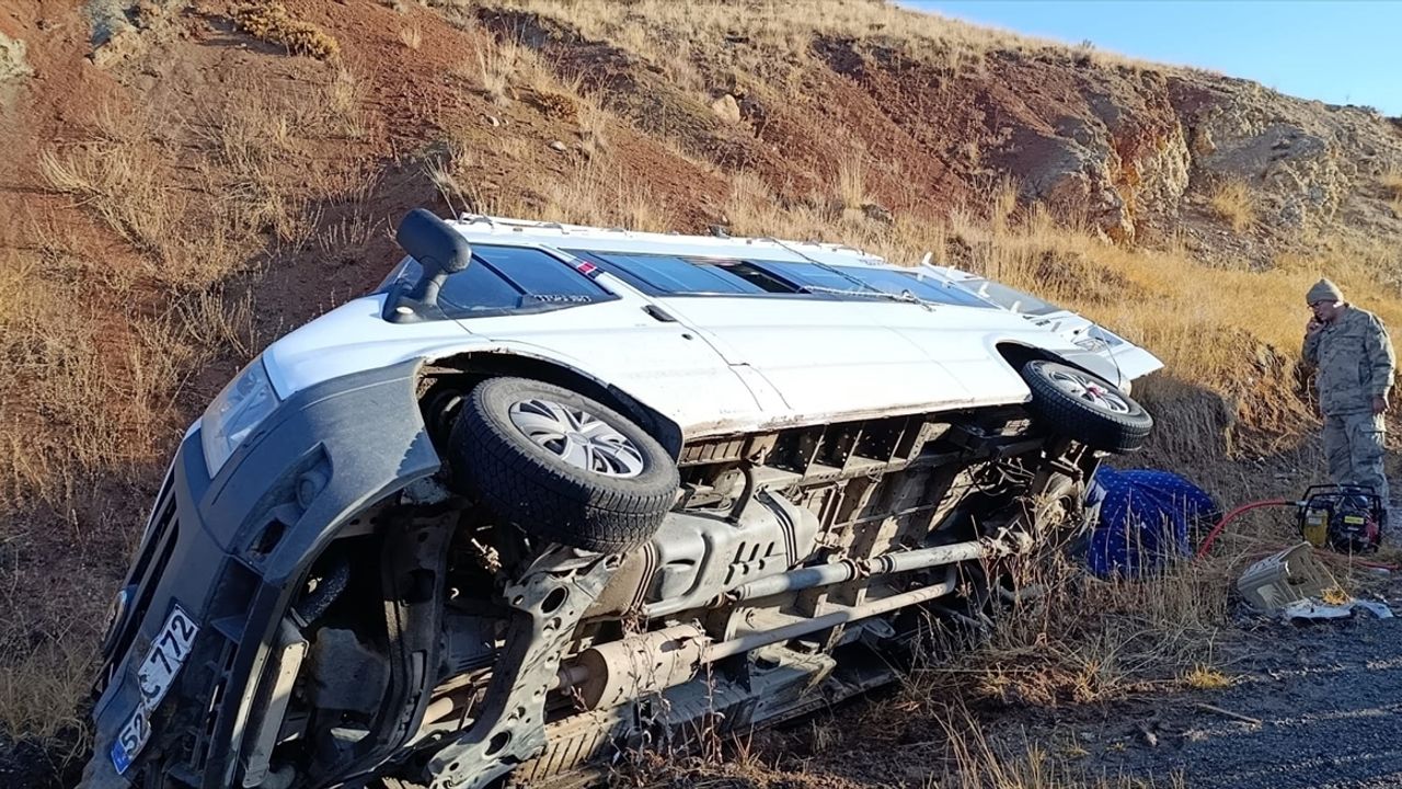 Trafik kazası Horasan'da: 1 çocuk ve 7 kişi yaralandı.