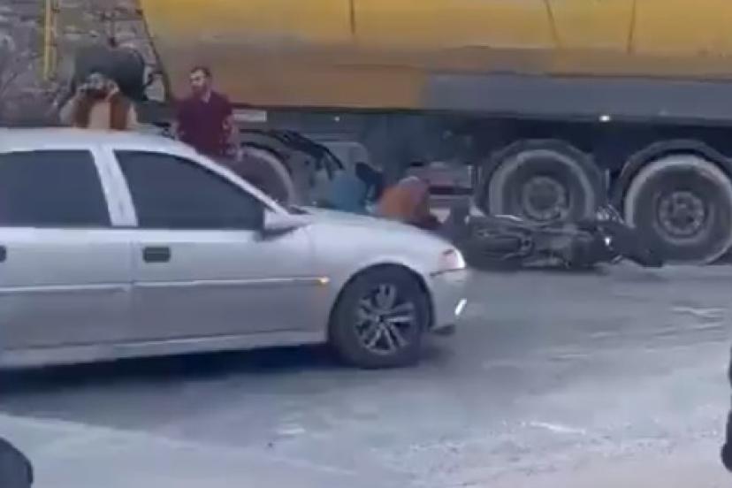 Şanlıurfa'da korkunç kaza: Motorlu araç, kamyonla çarpıştı (VİDEO)
