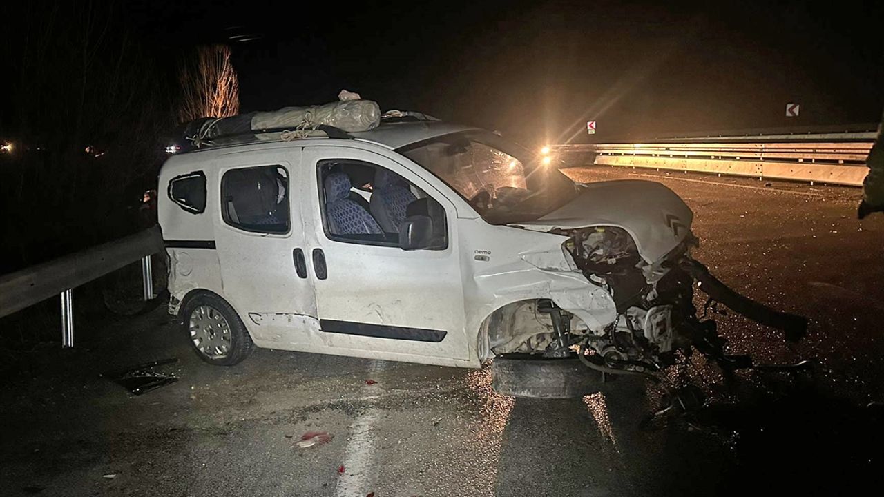 Alaca, Çorum'da meydana gelen zincirleme trafik kazasında 4 kişi yaralandı.