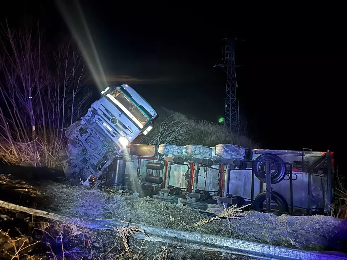 Çorum'da Zincirleme Trafik Kazasında 4 Kişi Yaralandı