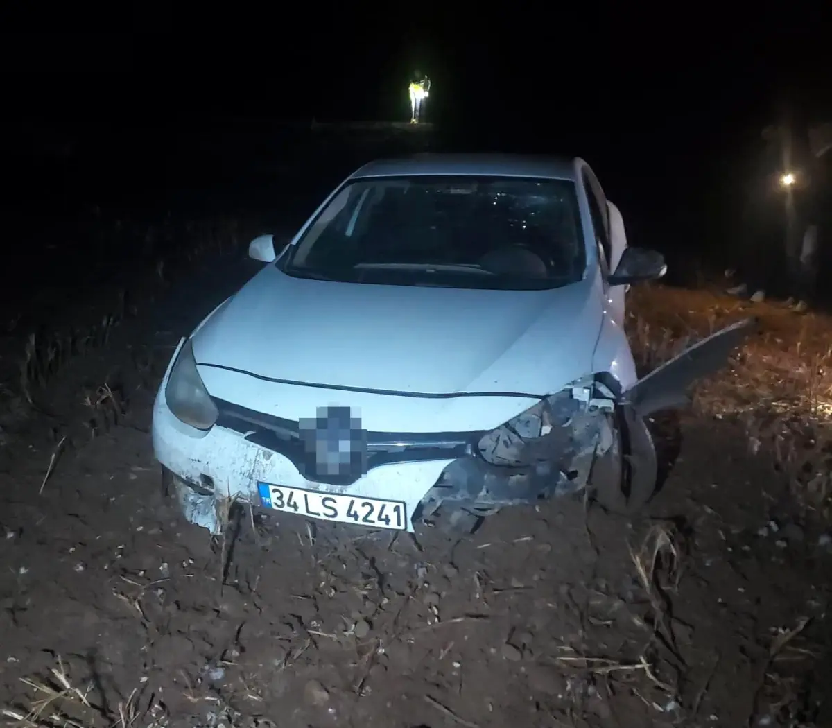Eşine şiddet uyguladı ve ardından trafik kazası gibi görünmeye çalıştı.