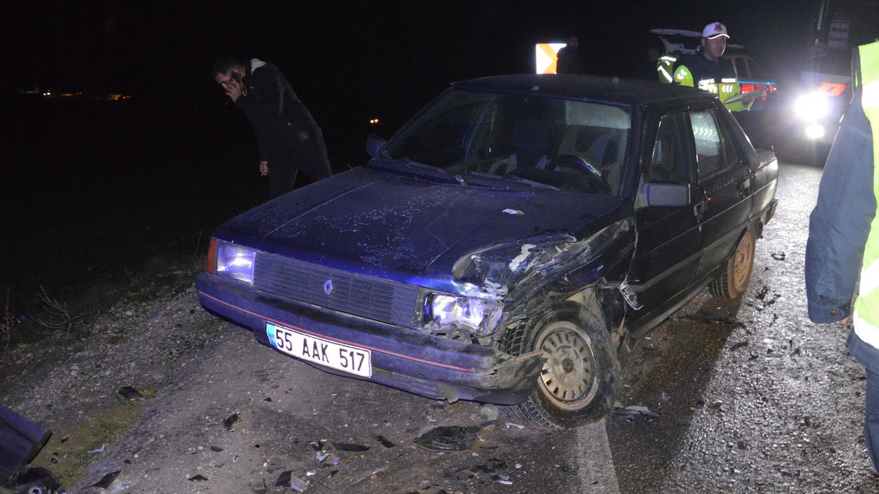 Havza'da yaşanan trafik kazasında üç araç karıştı, 3 kişi yaralandı.