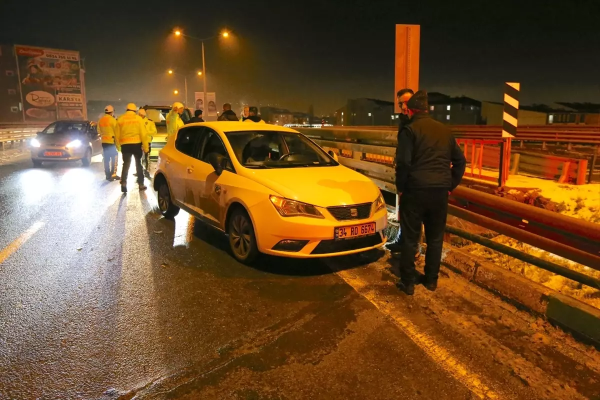 Kars'ta Ardı Ardına Trafik Kazası