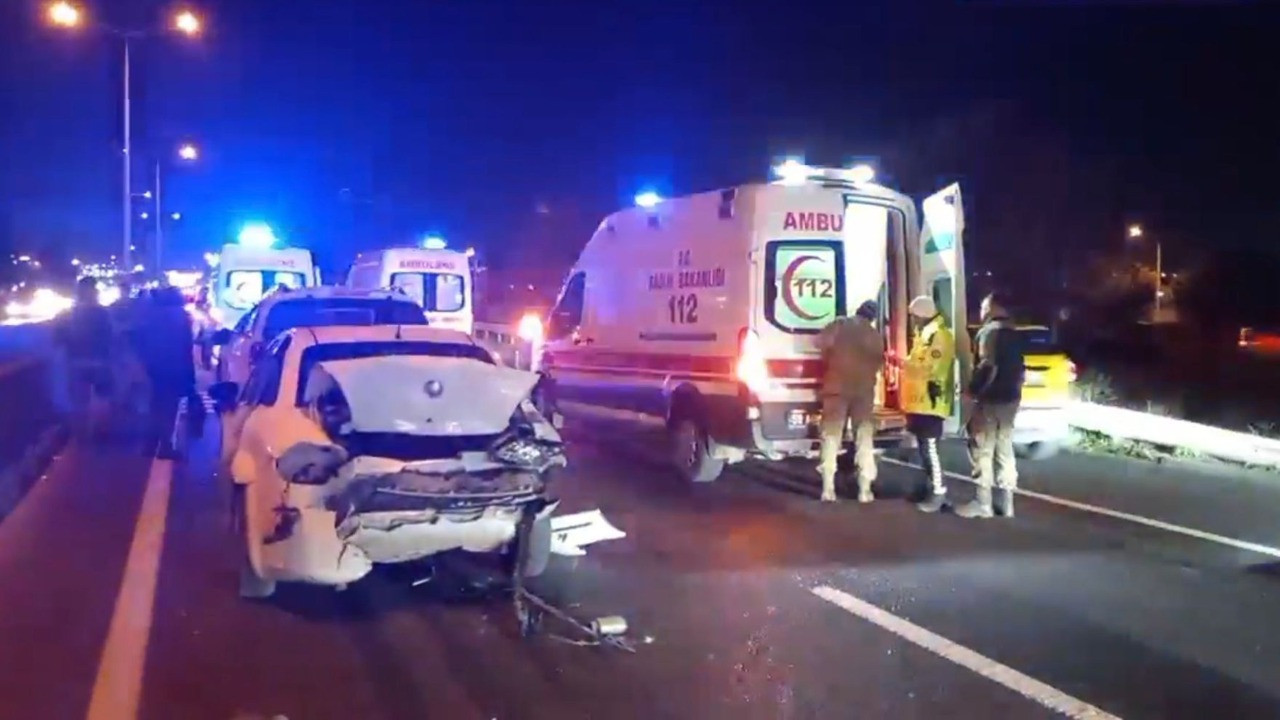 Tekirdağ'da beş aracın karıştığı zincirleme trafik kazasında beş kişi yaralandı.