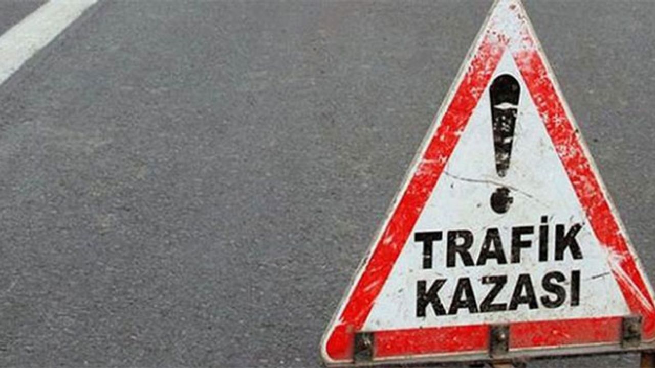 Başiskele'de iki araç çarpıştı: Kaza trafigi etkiledi.