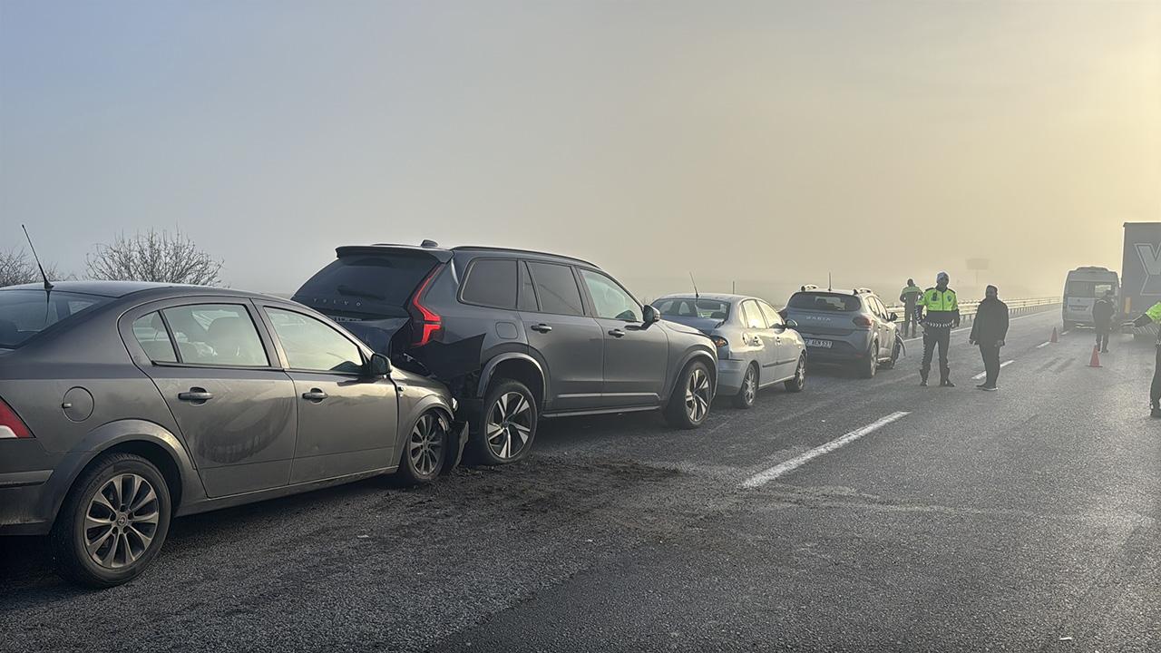 Edirne'de ardı ardına kaza: 10 araç çarpıştı.