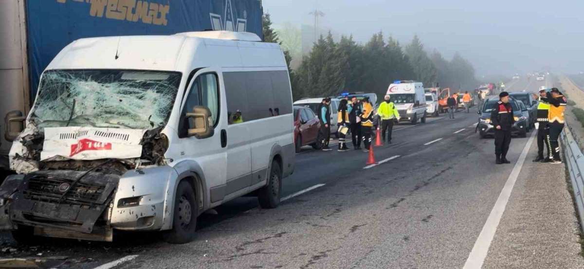 Edirne'de zincirleme kaza: 5 kişi yaralandı.