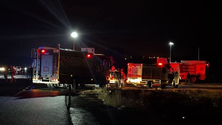 Feci kaza sonucunda 3 kişi hayatını kaybetti, 6 kişi ise yaralandı.
