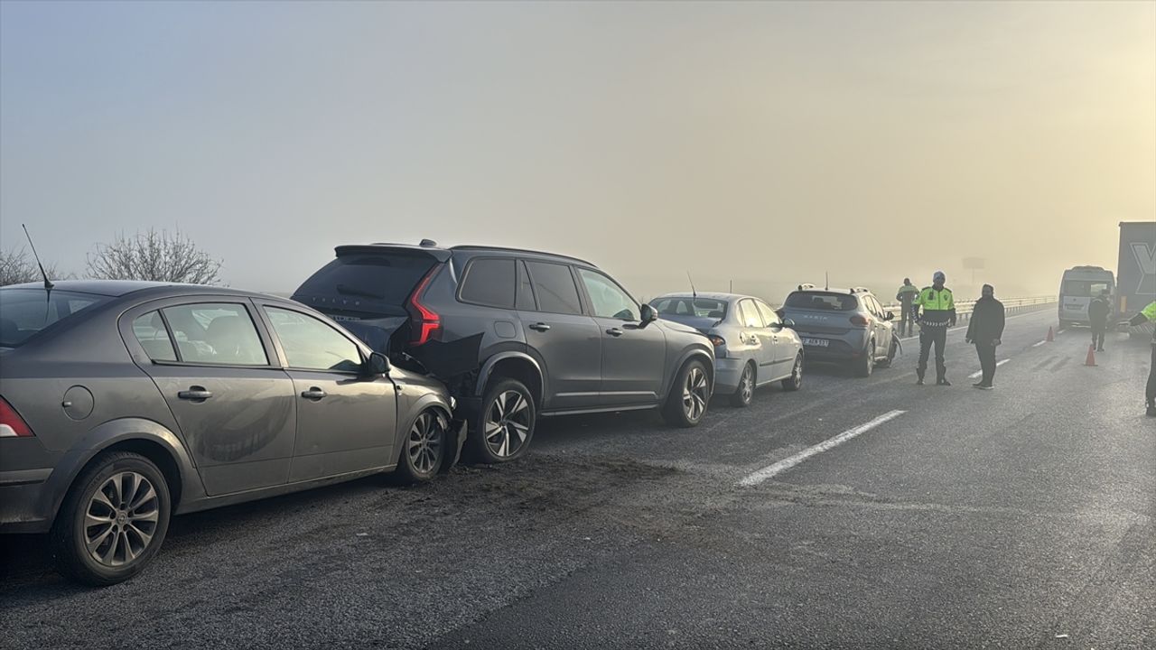 Havsa Edirne karayolunda zincirleme trafik kazası: 10 araç hasar gördü ve 7 kişi yaralandı.