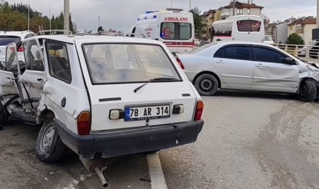 Karabük'te iki farklı trafik kazasında toplam 3 kişi yaralandı.