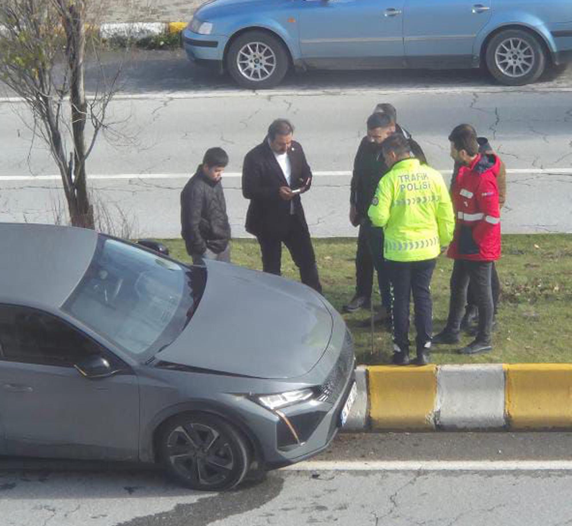Kaza sonucu yaralanan yaya, Şırdancı Mehmet'in çarpmasının etkisiyle omzu ve bacağı kırıldı.