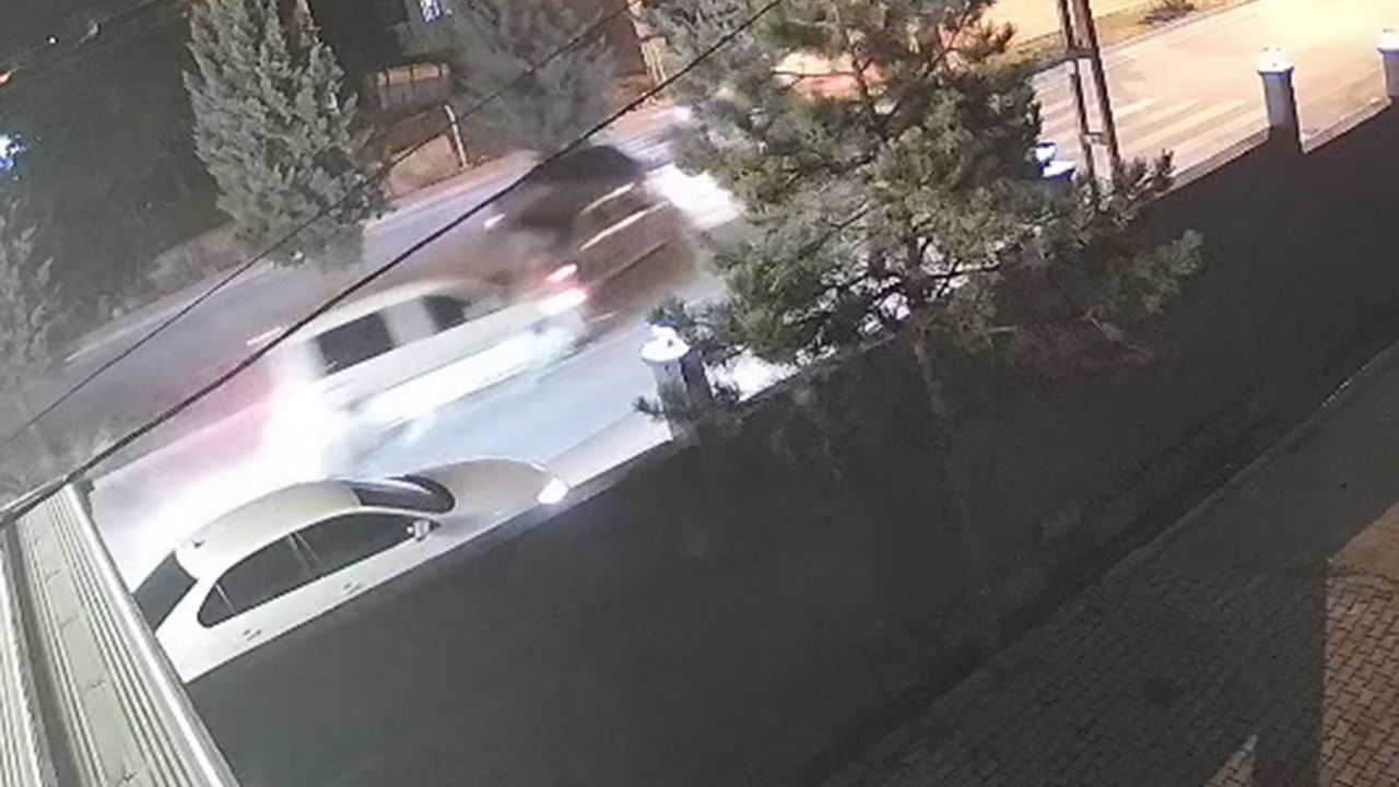 Malatya'da güvenlik kamerasına yansıyan kazada 6 kişi yaralandı.