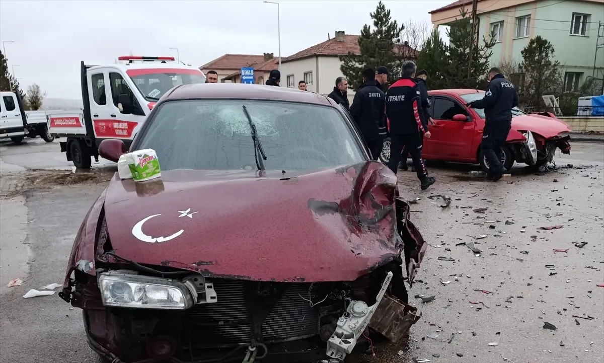 Şarkışla'da trafik kazasında 4 kişi yaralandı.