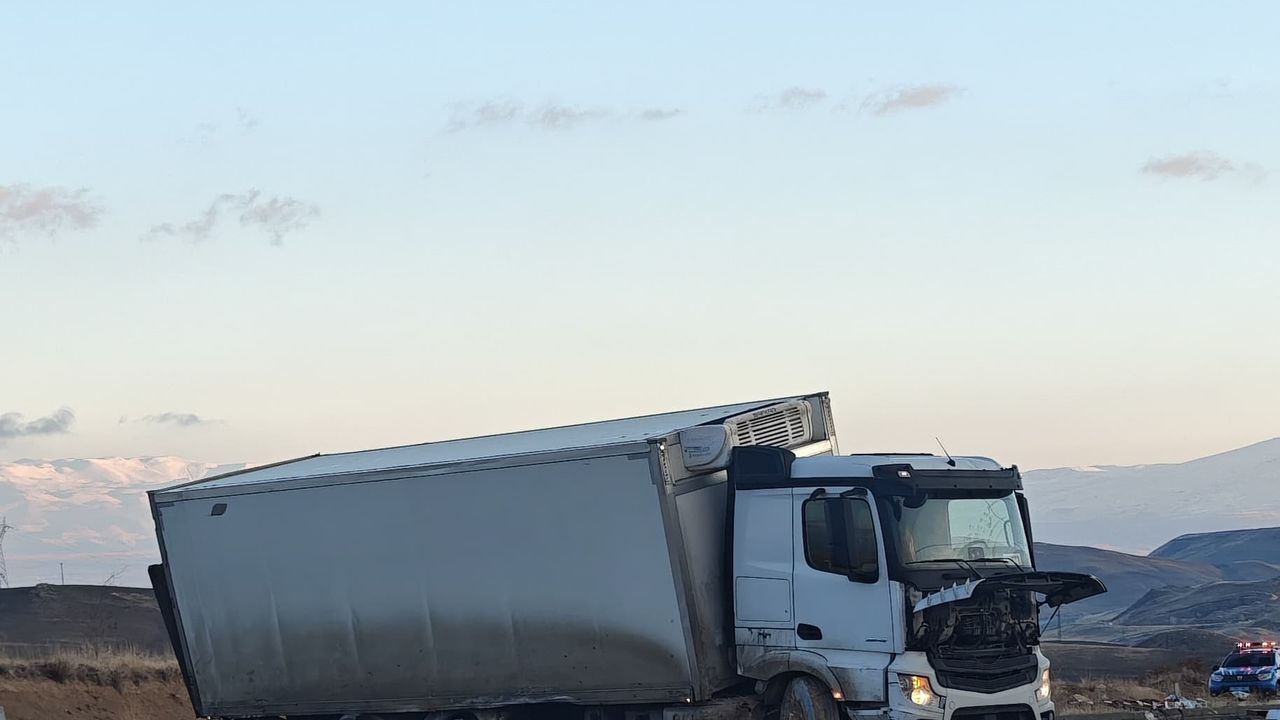 Van'da zincirleme kaza sonucu 3 kişi yaralandı.