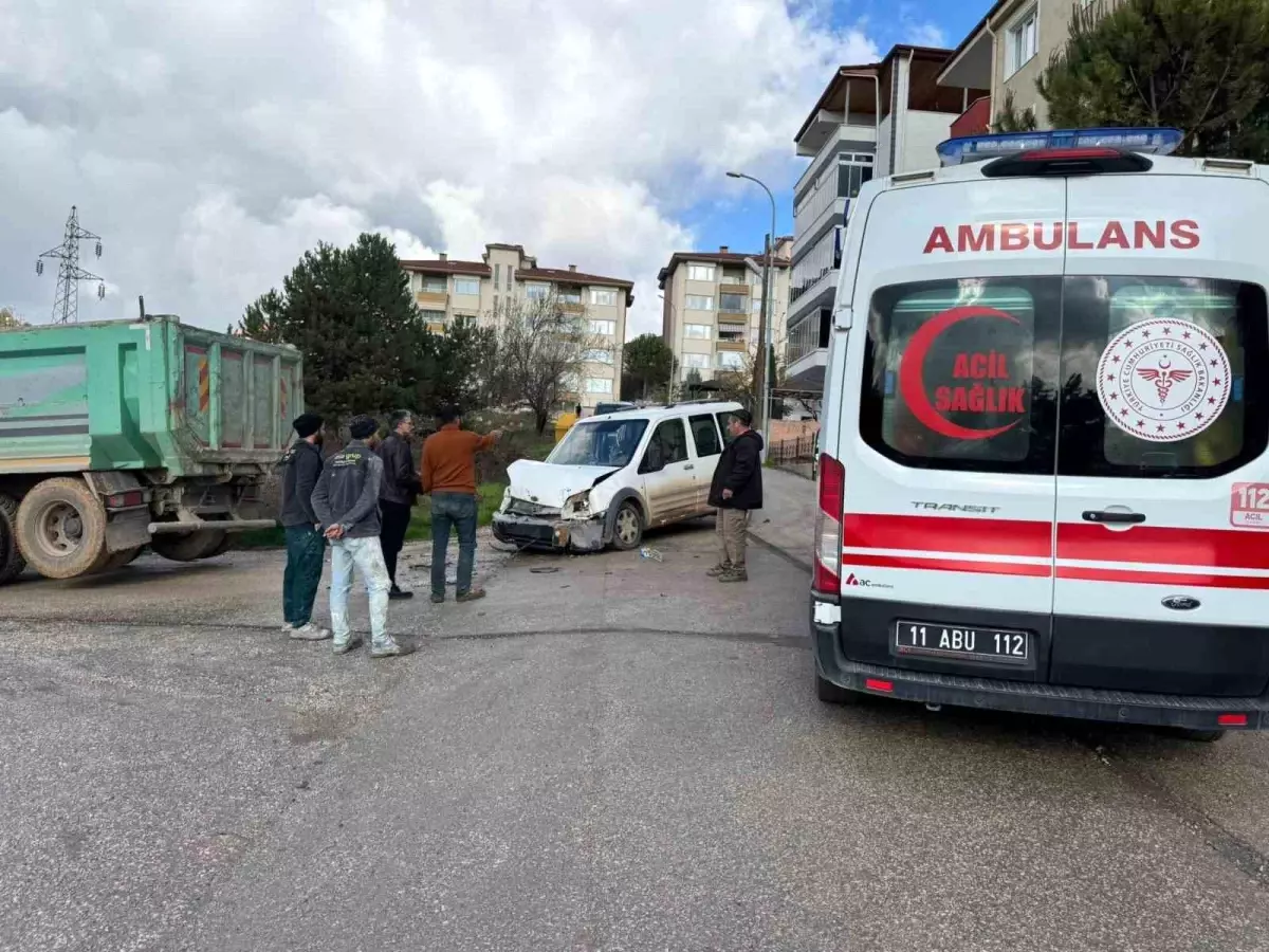 Kaza Bilecik'te: 4 Kişi Yaralandı.