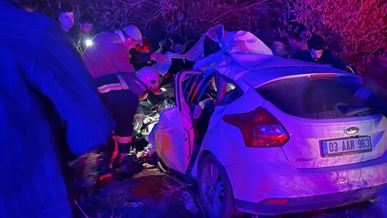 Afyonkarahisar’da arabayla beton mikseri kaza yaptı: 1 kişi hayatını kaybetti.