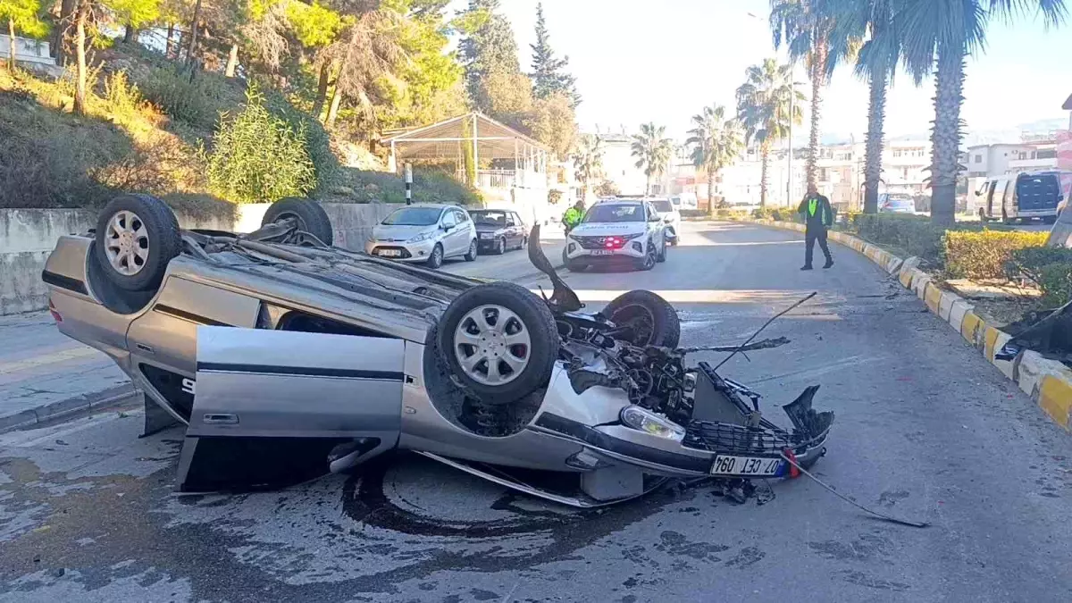 Manavgat'ta kaza meydana geldi: 2 kişi yaralandı.