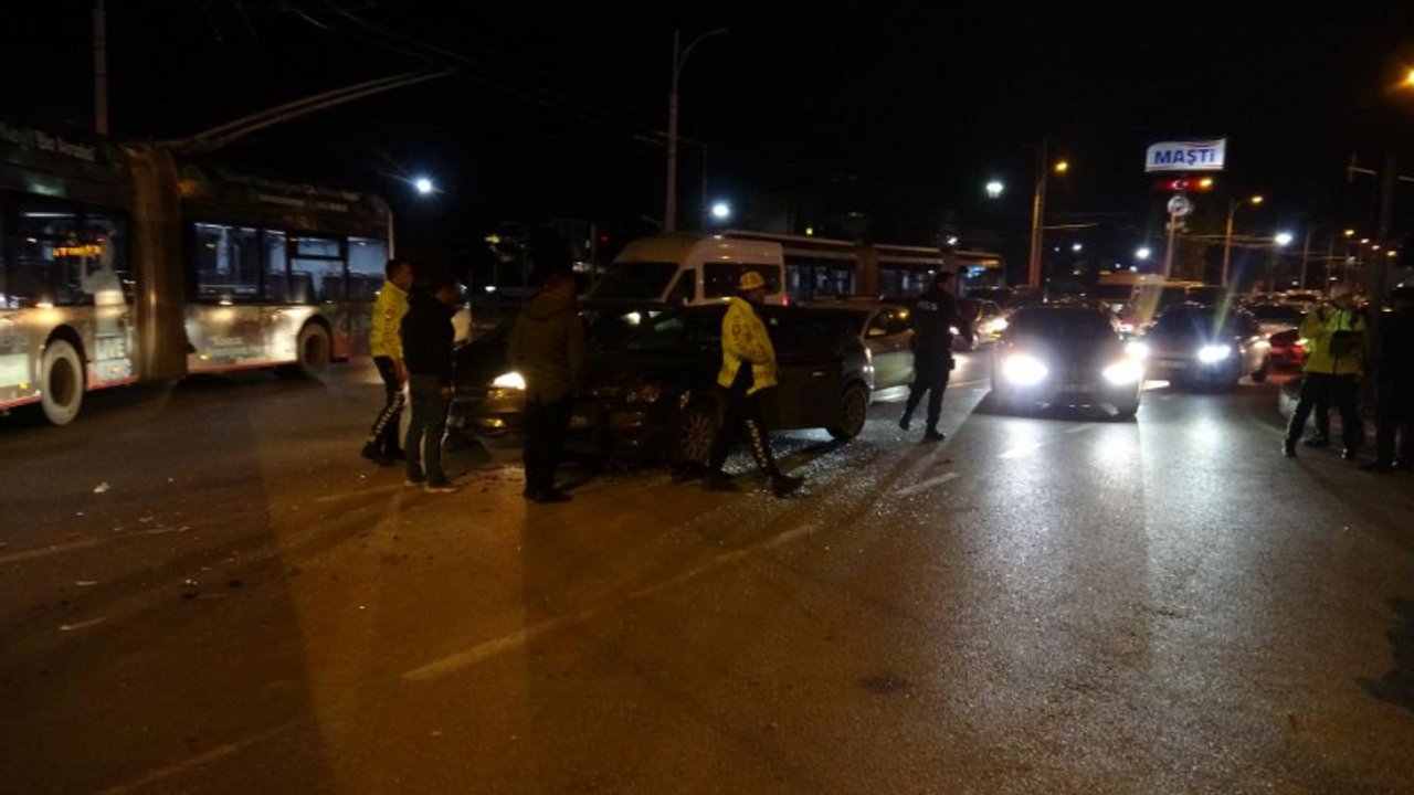 Trafik kazası sonucu iki kişi yaralandı.