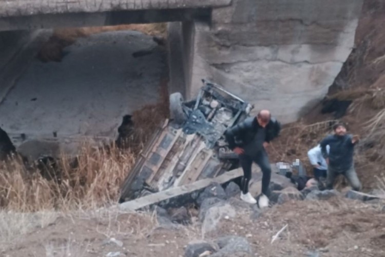 Ciddi trafik kazası: 1 ölü, 2 yaralı