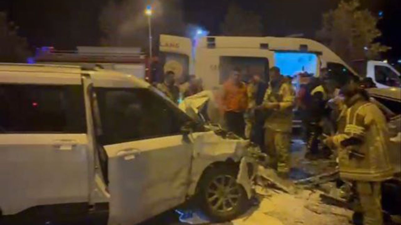 Diyarbakır'da kaza meydana geldi: 5 kişi yaralandı, 2'si durumu ağır.