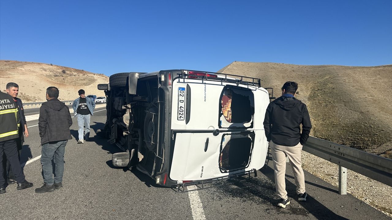 Kahta, Adıyaman'da trafik kazasında 4 kişi yaralandı.