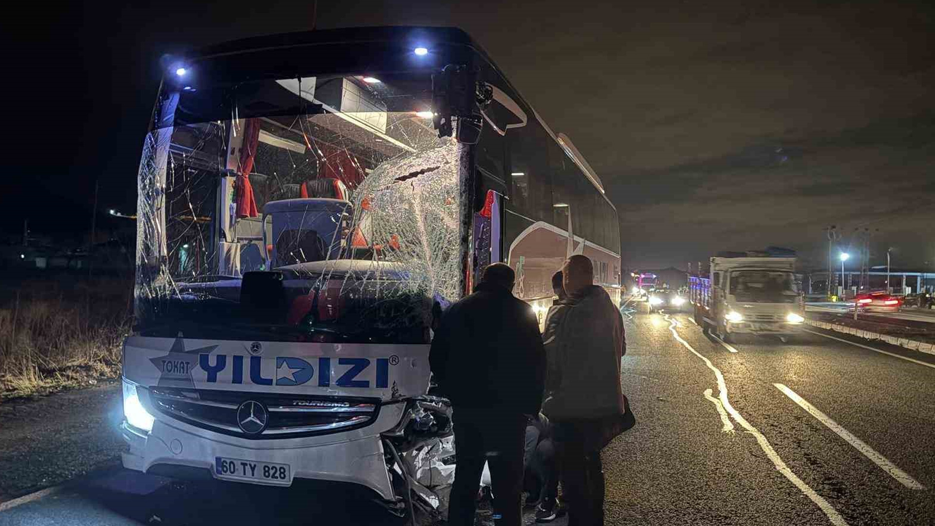 Kayseri'de trajik olay: Okul otobüsü kaza yaptı, yardım eden polise araç çarptı