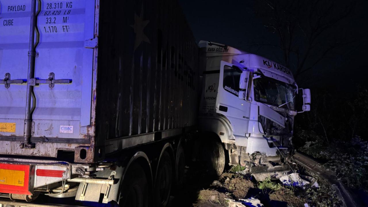Sakarya'da ardışık trafik kazası: Yaralı sayısı 12