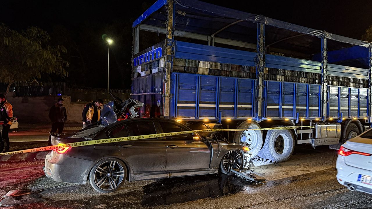 Yüreğir, Adana'da zincirleme kaza: 1 ölü, 2 yaralı.