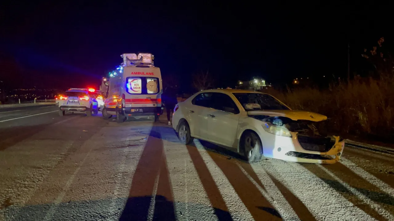 2 trafik kazasında toplamda 1'i jandarma 7 kişi yaralandı.