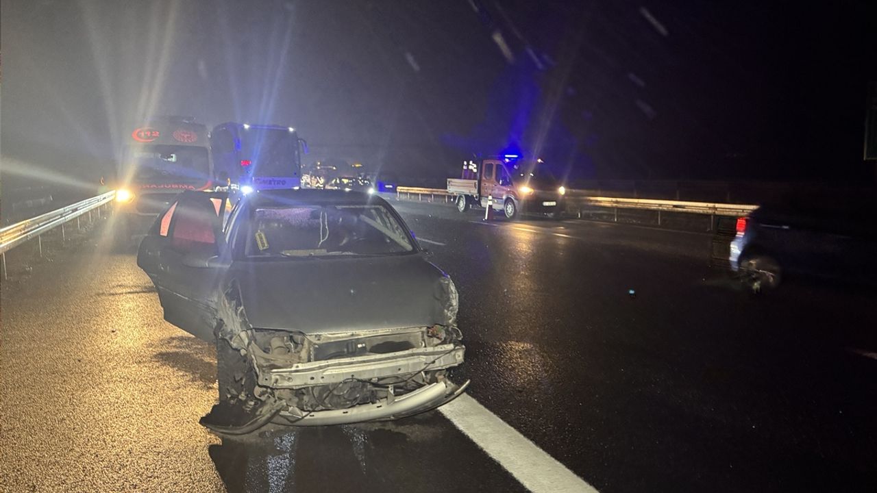 Bolu Anadolu Otoyolu'nda kaza: 9 kişi yaralandı.