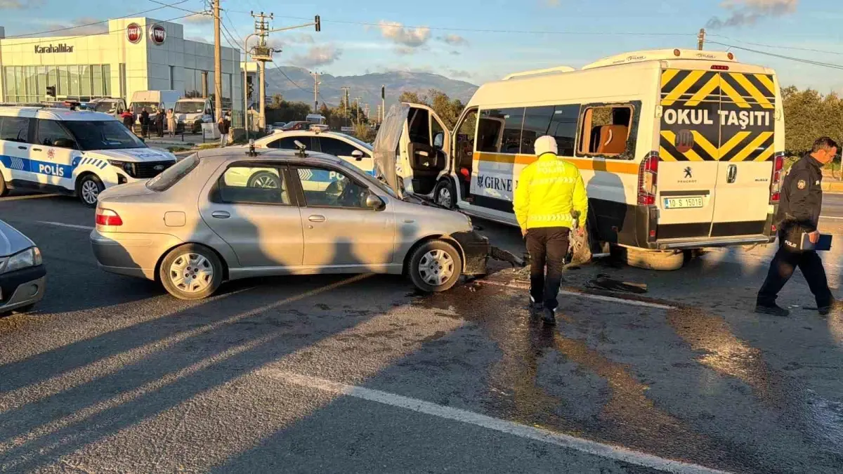 Edremit'te trafik kazasında 7 kişi yaralandı.