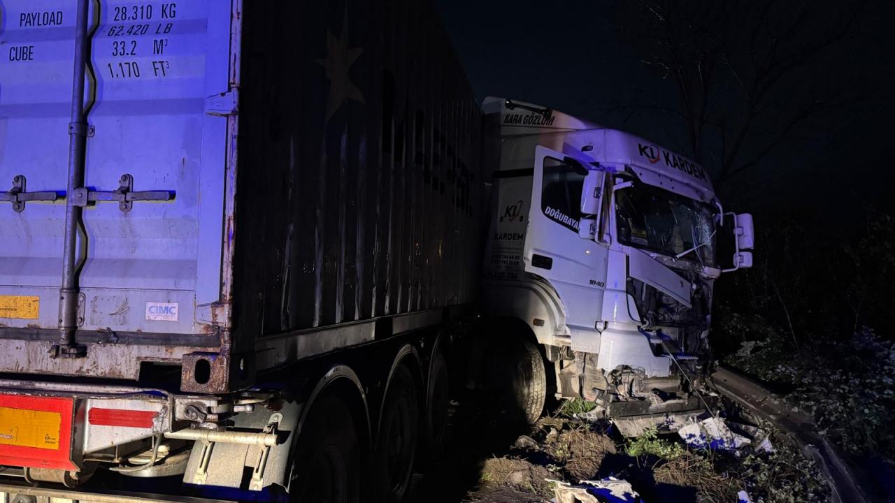 Sakarya'da ardışık kaza: 12 kişi yaralandı.