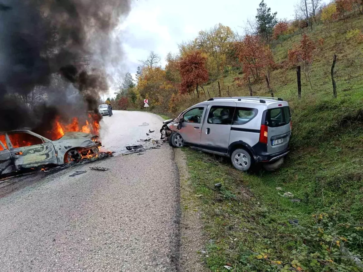 Çatalzeytin'de Kaza: 2 Kişi Yaralandı