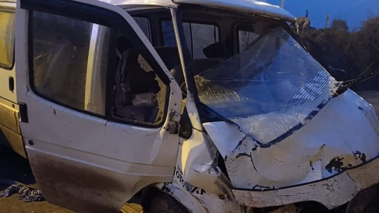 İşçi servis aracı ile araç çarpıştı: 1 ölü, 10 yaralı