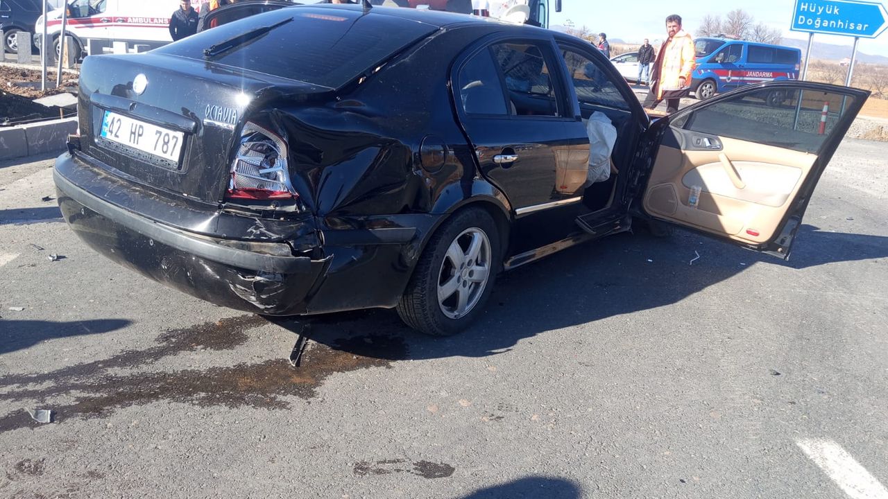 Konya Hüyük'te trafik kazası: 2 kişi yaralı