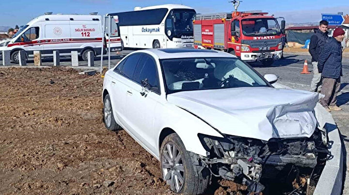 Konya'da iki araç çarpıştı: İki kişi yaralı