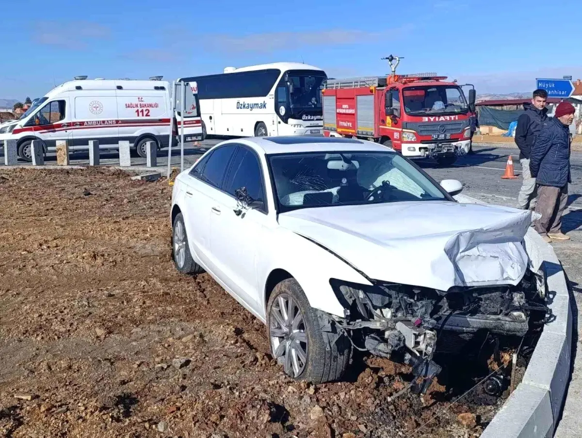 Konya'da meydana gelen trafik olayında 2 kişi yaralandı.