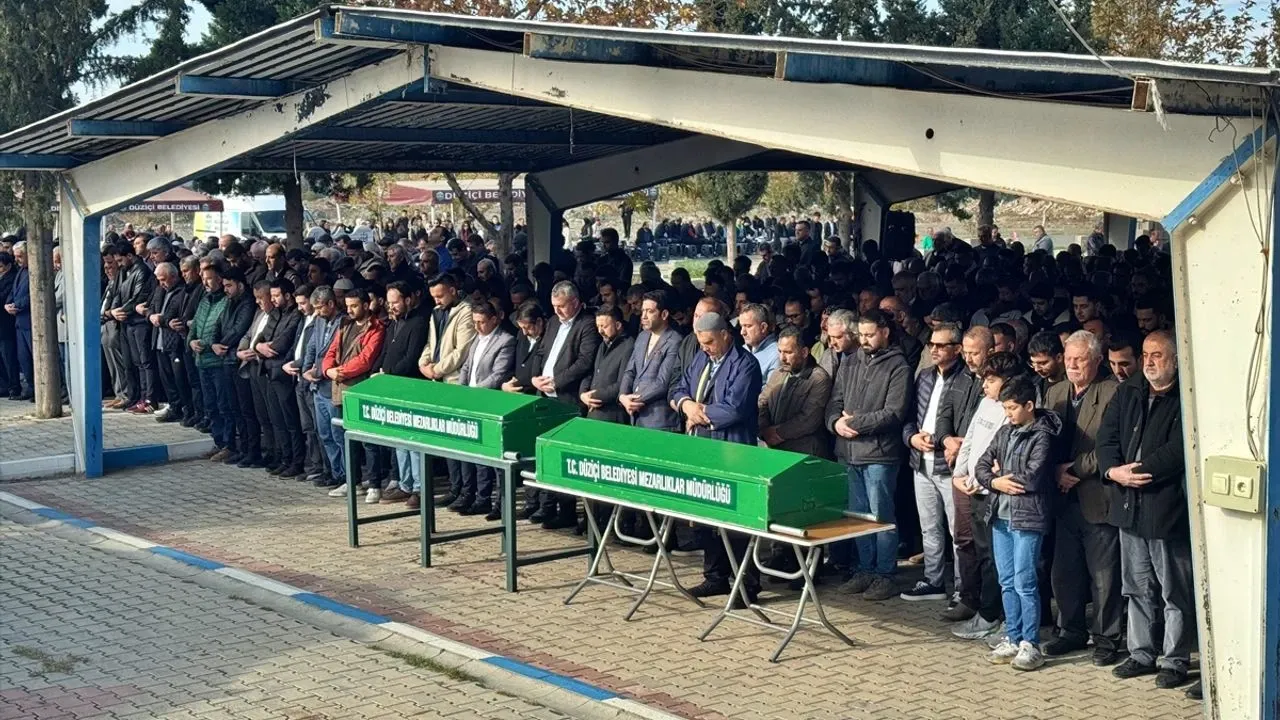 Osmaniye’de trafik kazasında hayatını kaybeden çift defnedildi.