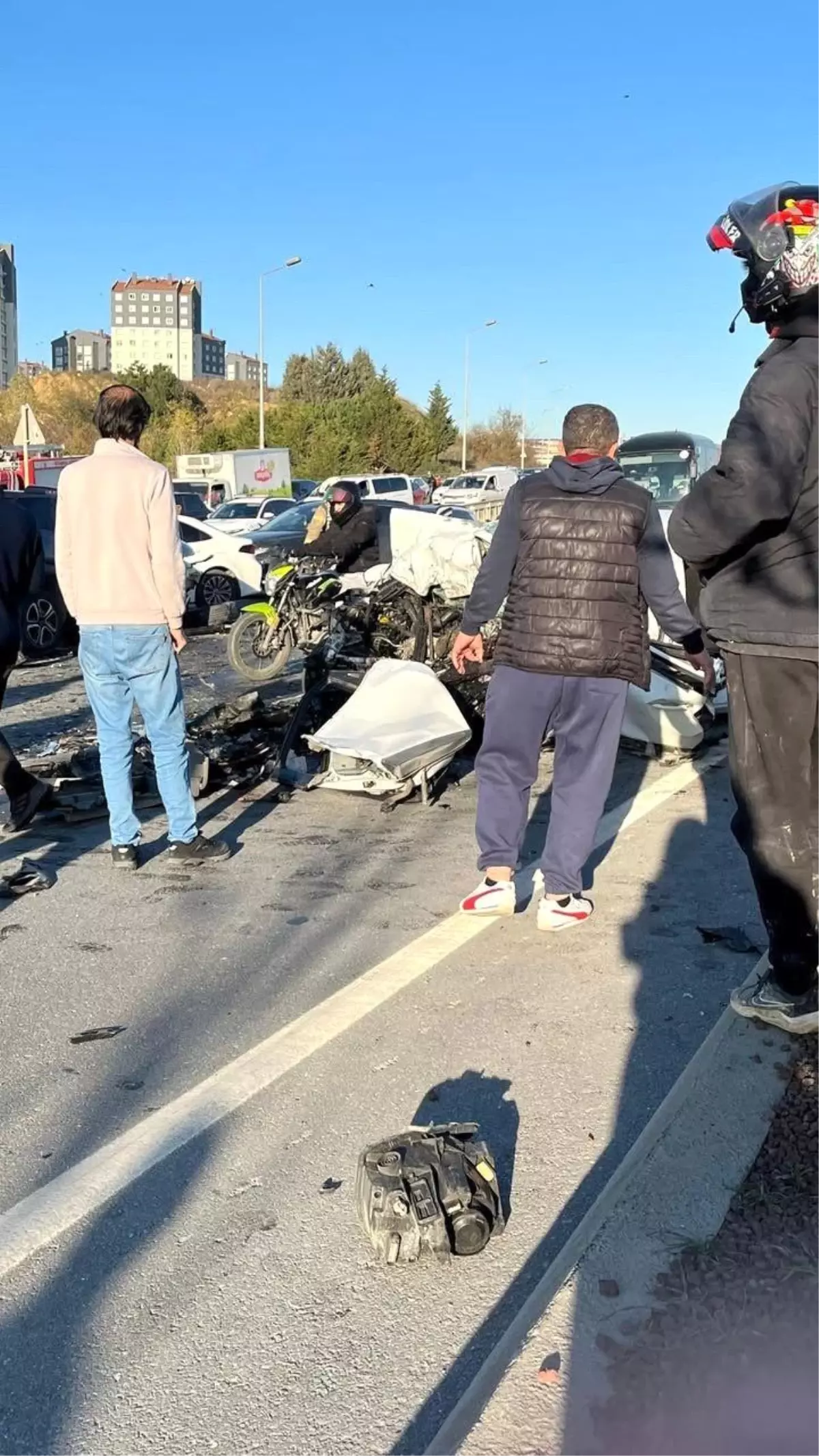 Başakşehir'de Kaza: 1 Kişi Hayatını Kaybetti, 2 Kişi Yaralandı