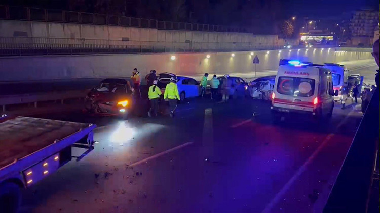 Çekmeköy'de ardışık kaza: 7 kişi yaralandı.
