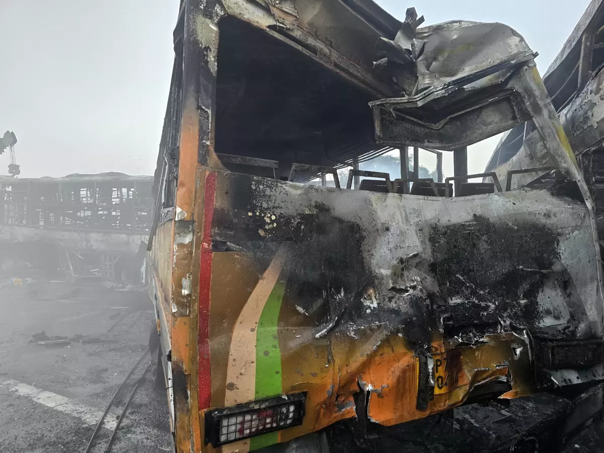 Hindistan'da Zincirleme Kaza: 15 Kişi Öldü, 48 Kişi Yaralandı.