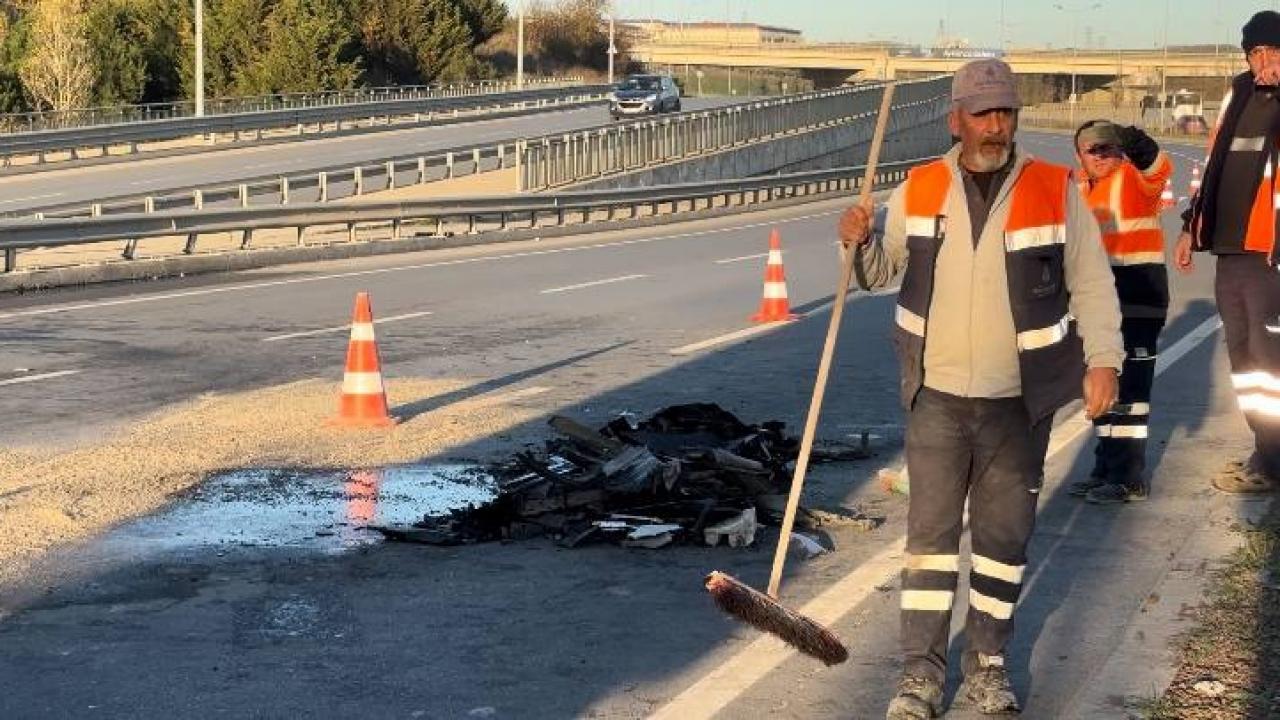 Başakşehir'de trafik kazası sonucunda 1 kişi hayatını kaybetti, 2 kişi ise ağır yaralandı.