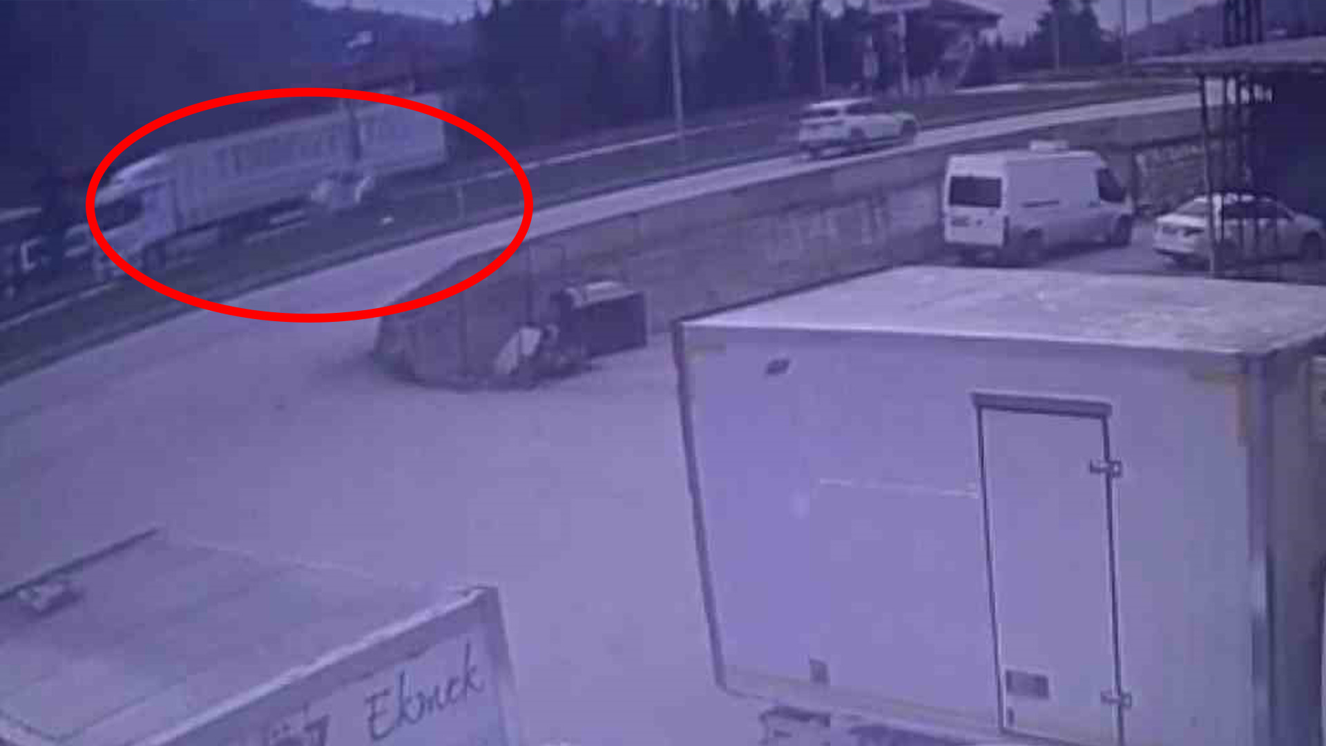 Genç avukat, duruşmaya giderken feci kazada hayatını kaybetti! Olay kameraya yansıdı.